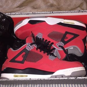Air Jordan Retro 4 "toro bravo"